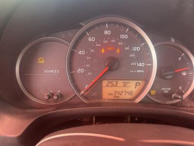 2013 Toyota Yaris 5-Door L   - Photo 8 - Chula Vista, CA 91911