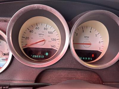 2005 Dodge Magnum SXT   - Photo 8 - Chula Vista, CA 91911