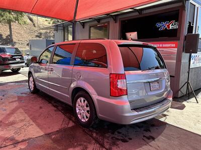 2014 Chrysler Town & Country Touring   - Photo 2 - Chula Vista, CA 91911