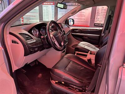2014 Chrysler Town & Country Touring   - Photo 5 - Chula Vista, CA 91911