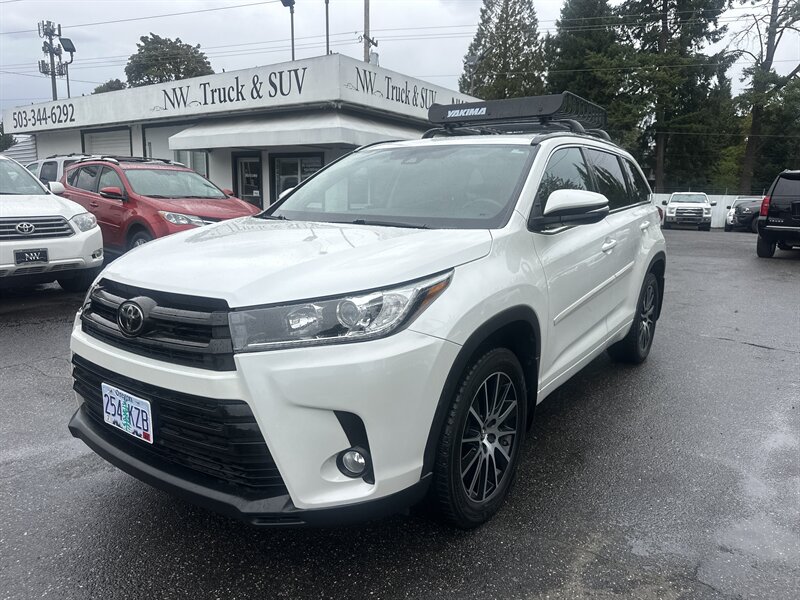 2018 Toyota Highlander SE  