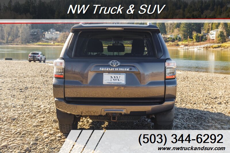 2018 Toyota 4Runner SR5 Premium photo 8