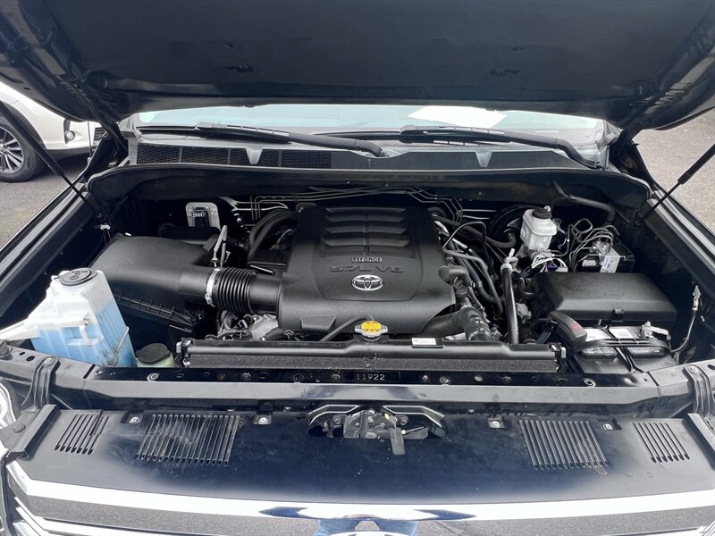 2017 Toyota Tundra SR5 5.7L V8 381hp 401ft. lbs, 2WD, Cloth Interior, backup Camera, Trailer Brake, Bucket Seats, Spray On Bedliner. - Photo 11 - Milwaukie, OR 97267