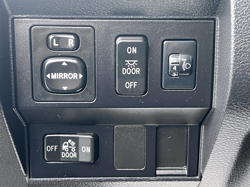 2017 Toyota Tundra SR5 5.7L V8 381hp 401ft. lbs, 2WD, Cloth Interior, backup Camera, Trailer Brake, Bucket Seats, Spray On Bedliner. - Photo 21 - Milwaukie, OR 97267