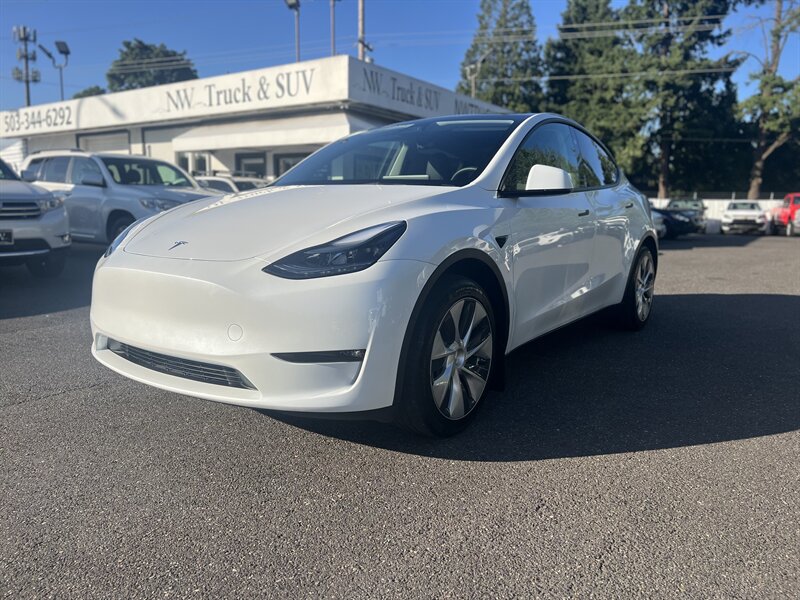 2024 Tesla Model Y Long Range  Dual Motor, AWD, All Wheel Drive, Autosteer (Beta), Electric, EV