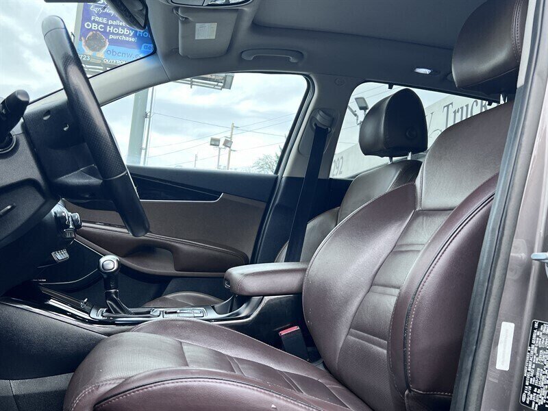 2019 Kia Sorento SXL Limited V6 3.3L V6, AWD, 7 Passenger, Leather Interior, Panoramic Moonroof, Heated and Cooking Seats, Heated Steering Wheel, Navigation, Backup Camera, 360 View Camera, Power Liftgate. - Photo 14 - Milwaukie, OR 97267