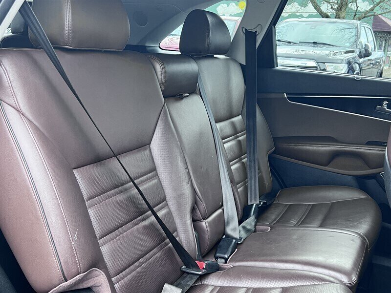 2019 Kia Sorento SXL Limited V6 3.3L V6, AWD, 7 Passenger, Leather Interior, Panoramic Moonroof, Heated and Cooking Seats, Heated Steering Wheel, Navigation, Backup Camera, 360 View Camera, Power Liftgate. - Photo 17 - Milwaukie, OR 97267
