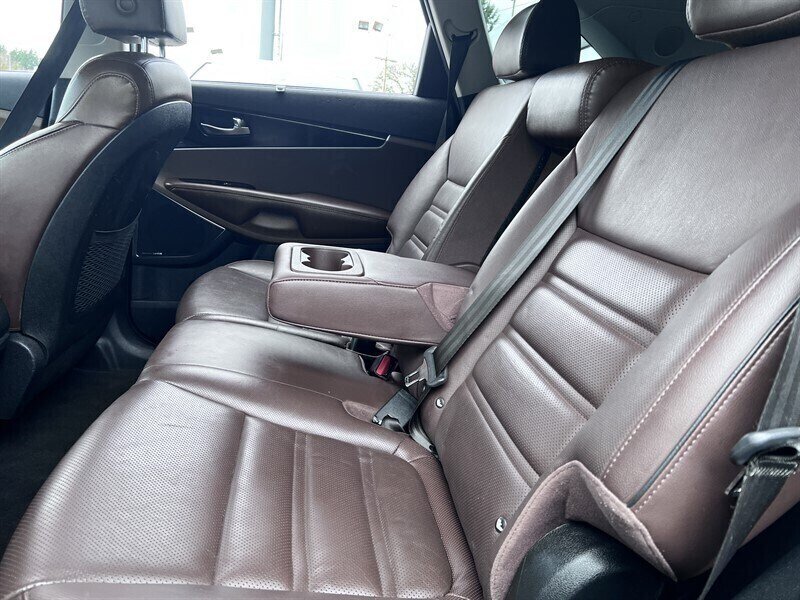 2019 Kia Sorento SXL Limited V6 3.3L V6, AWD, 7 Passenger, Leather Interior, Panoramic Moonroof, Heated and Cooking Seats, Heated Steering Wheel, Navigation, Backup Camera, 360 View Camera, Power Liftgate. - Photo 18 - Milwaukie, OR 97267