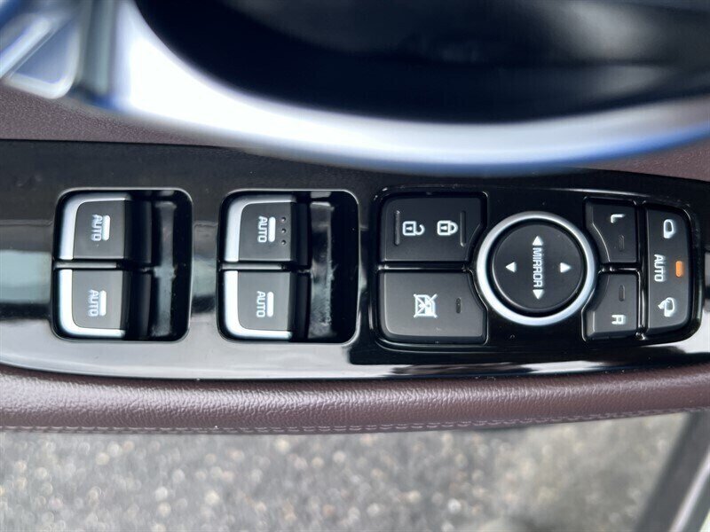 2019 Kia Sorento SXL Limited V6 3.3L V6, AWD, 7 Passenger, Leather Interior, Panoramic Moonroof, Heated and Cooking Seats, Heated Steering Wheel, Navigation, Backup Camera, 360 View Camera, Power Liftgate. - Photo 28 - Milwaukie, OR 97267