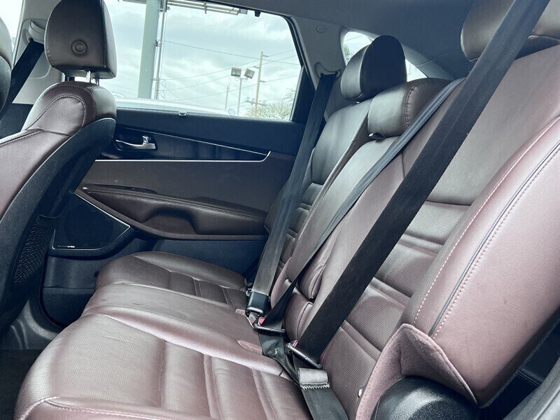 2019 Kia Sorento SXL Limited V6 3.3L V6, AWD, 7 Passenger, Leather Interior, Panoramic Moonroof, Heated and Cooking Seats, Heated Steering Wheel, Navigation, Backup Camera, 360 View Camera, Power Liftgate. - Photo 16 - Milwaukie, OR 97267