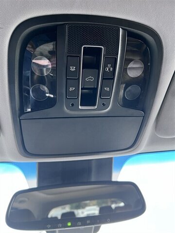 2019 Kia Sorento SXL Limited V6 3.3L V6, AWD, 7 Passenger, Leather Interior, Panoramic Moonroof, Heated and Cooking Seats, Heated Steering Wheel, Navigation, Backup Camera, 360 View Camera, Power Liftgate. - Photo 41 - Milwaukie, OR 97267