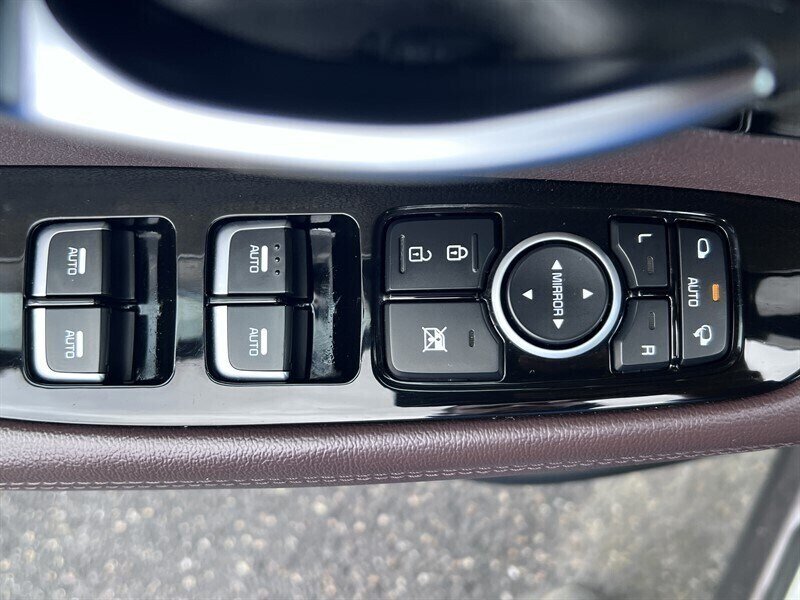 2019 Kia Sorento SXL Limited V6 3.3L V6, AWD, 7 Passenger, Leather Interior, Panoramic Moonroof, Heated and Cooking Seats, Heated Steering Wheel, Navigation, Backup Camera, 360 View Camera, Power Liftgate. - Photo 27 - Milwaukie, OR 97267