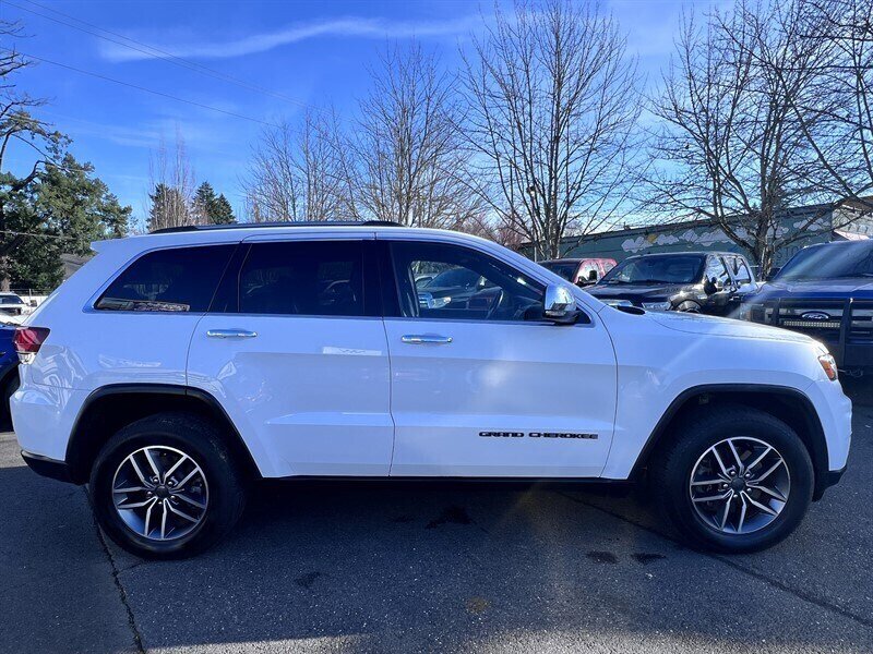 2021 Jeep Grand Cherokee Limited 3.6L V6 295hp, 4X4, Leather interior, Cooling and Heated Seats, Heated Steering Wheel, Panoramic Moonroof, Power tailgate, Backup Camera, Roof Rails, Premium Wheels, Navigation. - Photo 6 - Milwaukie, OR 97267