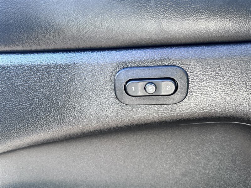 2021 Jeep Grand Cherokee Limited 3.6L V6 295hp, 4X4, Leather interior, Cooling and Heated Seats, Heated Steering Wheel, Panoramic Moonroof, Power tailgate, Backup Camera, Roof Rails, Premium Wheels, Navigation. - Photo 13 - Milwaukie, OR 97267