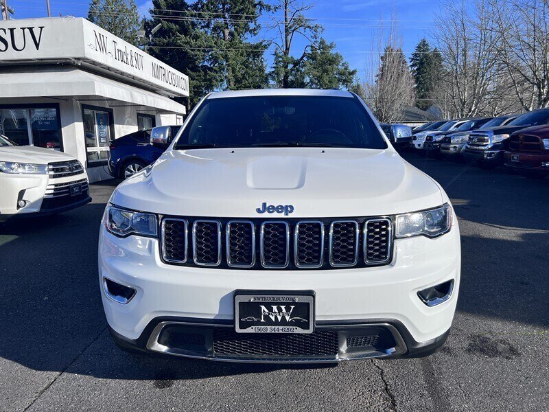 2021 Jeep Grand Cherokee Limited 3.6L V6 295hp, 4X4, Leather interior, Cooling and Heated Seats, Heated Steering Wheel, Panoramic Moonroof, Power tailgate, Backup Camera, Roof Rails, Premium Wheels, Navigation. - Photo 3 - Milwaukie, OR 97267