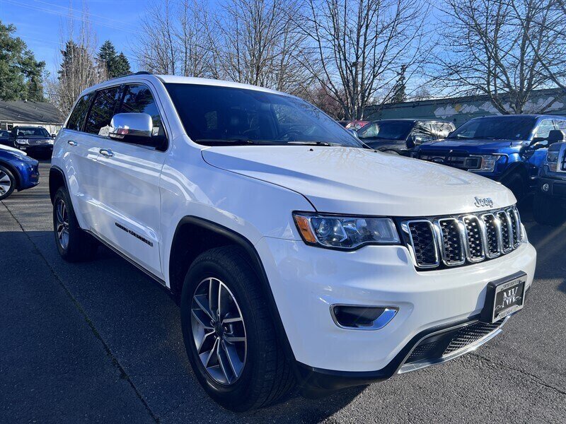 2021 Jeep Grand Cherokee Limited 3.6L V6 295hp, 4X4, Leather interior, Cooling and Heated Seats, Heated Steering Wheel, Panoramic Moonroof, Power tailgate, Backup Camera, Roof Rails, Premium Wheels, Navigation. - Photo 2 - Milwaukie, OR 97267