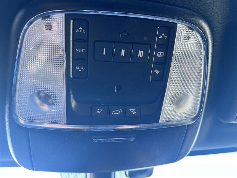 2021 Jeep Grand Cherokee Limited 3.6L V6 295hp, 4X4, Leather interior, Cooling and Heated Seats, Heated Steering Wheel, Panoramic Moonroof, Power tailgate, Backup Camera, Roof Rails, Premium Wheels, Navigation. - Photo 33 - Milwaukie, OR 97267