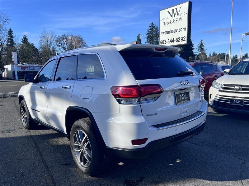 2021 Jeep Grand Cherokee Limited 3.6L V6 295hp, 4X4, Leather interior, Cooling and Heated Seats, Heated Steering Wheel, Panoramic Moonroof, Power tailgate, Backup Camera, Roof Rails, Premium Wheels, Navigation. - Photo 4 - Milwaukie, OR 97267