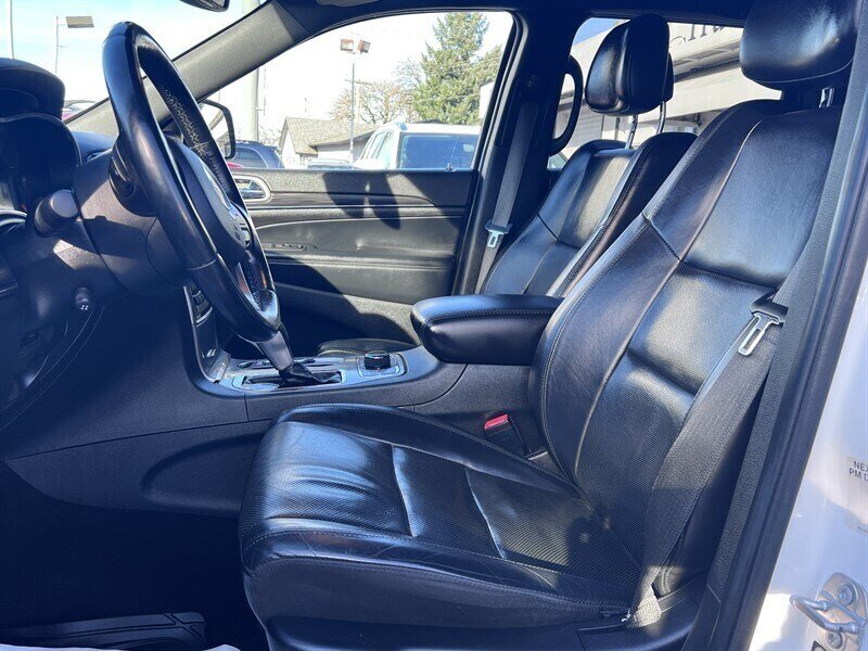 2021 Jeep Grand Cherokee Limited 3.6L V6 295hp, 4X4, Leather interior, Cooling and Heated Seats, Heated Steering Wheel, Panoramic Moonroof, Power tailgate, Backup Camera, Roof Rails, Premium Wheels, Navigation. - Photo 15 - Milwaukie, OR 97267