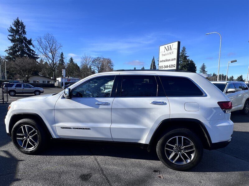 2021 Jeep Grand Cherokee Limited 3.6L V6 295hp, 4X4, Leather interior, Cooling and Heated Seats, Heated Steering Wheel, Panoramic Moonroof, Power tailgate, Backup Camera, Roof Rails, Premium Wheels, Navigation. - Photo 7 - Milwaukie, OR 97267