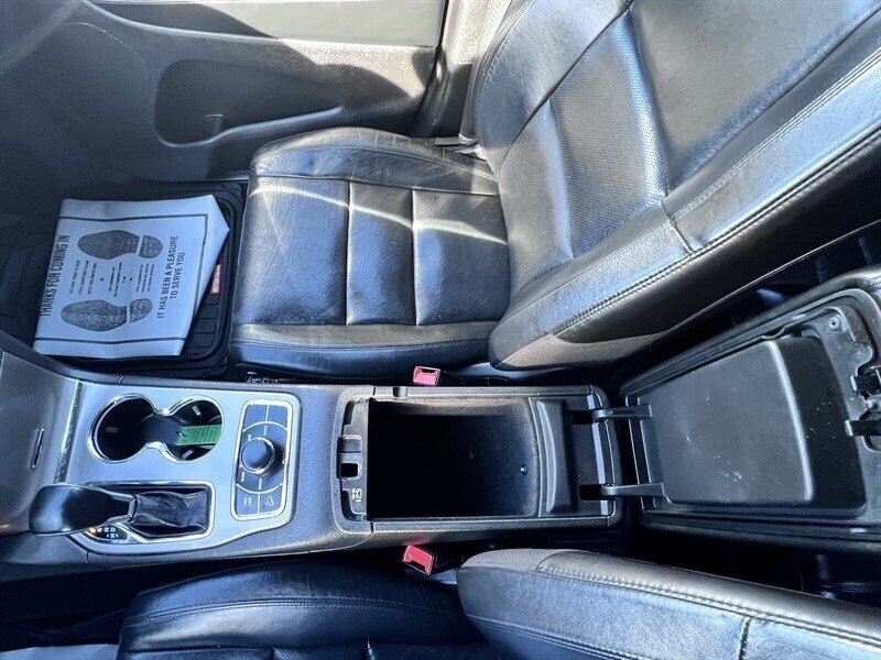 2021 Jeep Grand Cherokee Limited 3.6L V6 295hp, 4X4, Leather interior, Cooling and Heated Seats, Heated Steering Wheel, Panoramic Moonroof, Power tailgate, Backup Camera, Roof Rails, Premium Wheels, Navigation. - Photo 36 - Milwaukie, OR 97267