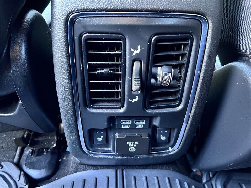 2021 Jeep Grand Cherokee Limited 3.6L V6 295hp, 4X4, Leather interior, Cooling and Heated Seats, Heated Steering Wheel, Panoramic Moonroof, Power tailgate, Backup Camera, Roof Rails, Premium Wheels, Navigation. - Photo 34 - Milwaukie, OR 97267