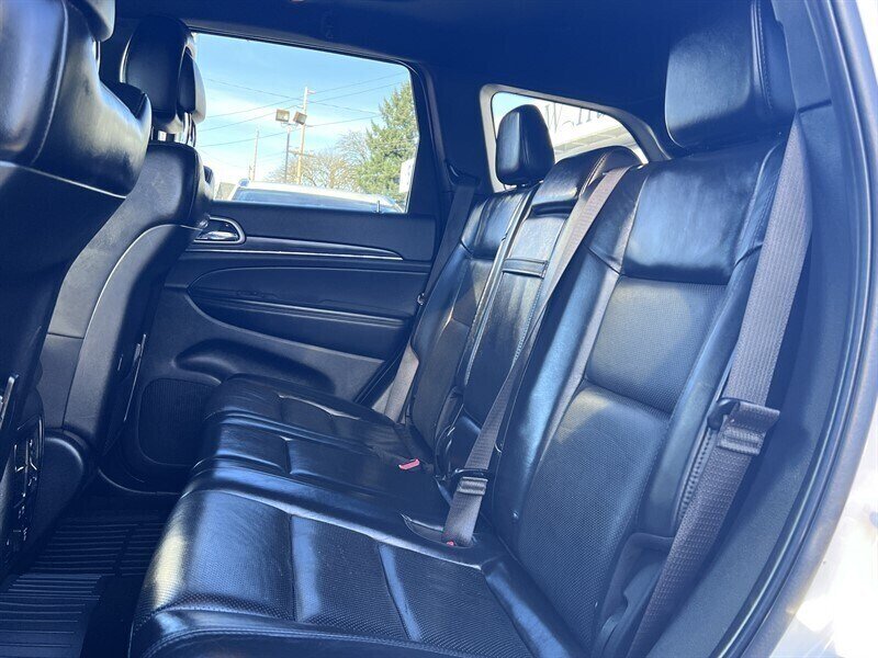 2021 Jeep Grand Cherokee Limited 3.6L V6 295hp, 4X4, Leather interior, Cooling and Heated Seats, Heated Steering Wheel, Panoramic Moonroof, Power tailgate, Backup Camera, Roof Rails, Premium Wheels, Navigation. - Photo 20 - Milwaukie, OR 97267