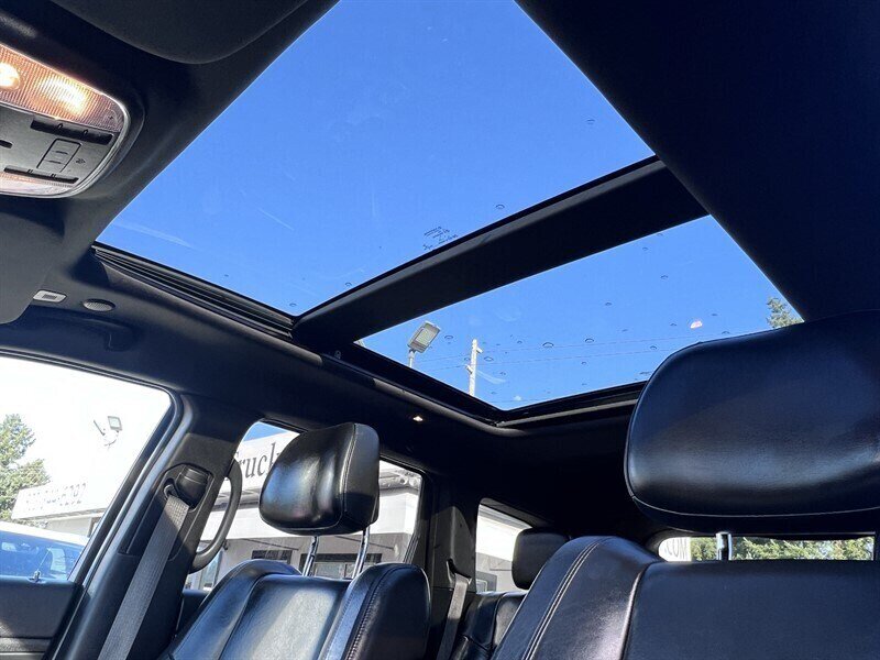 2021 Jeep Grand Cherokee Limited 3.6L V6 295hp, 4X4, Leather interior, Cooling and Heated Seats, Heated Steering Wheel, Panoramic Moonroof, Power tailgate, Backup Camera, Roof Rails, Premium Wheels, Navigation. - Photo 37 - Milwaukie, OR 97267