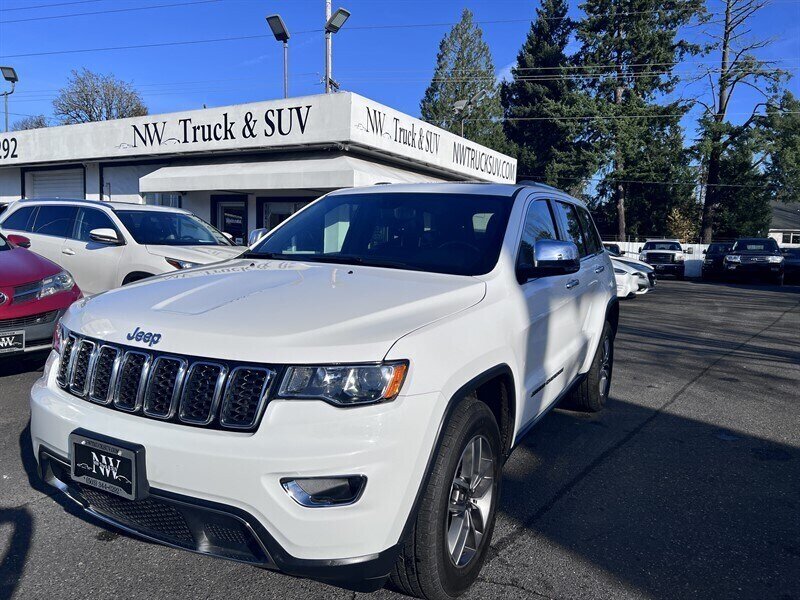 2021 Jeep Grand Cherokee Limited 3.6L V6 295hp, 4X4, Leather interior, Cooling and Heated Seats, Heated Steering Wheel, Panoramic Moonroof, Power tailgate, Backup Camera, Roof Rails, Premium Wheels, Navigation. - Photo 1 - Milwaukie, OR 97267