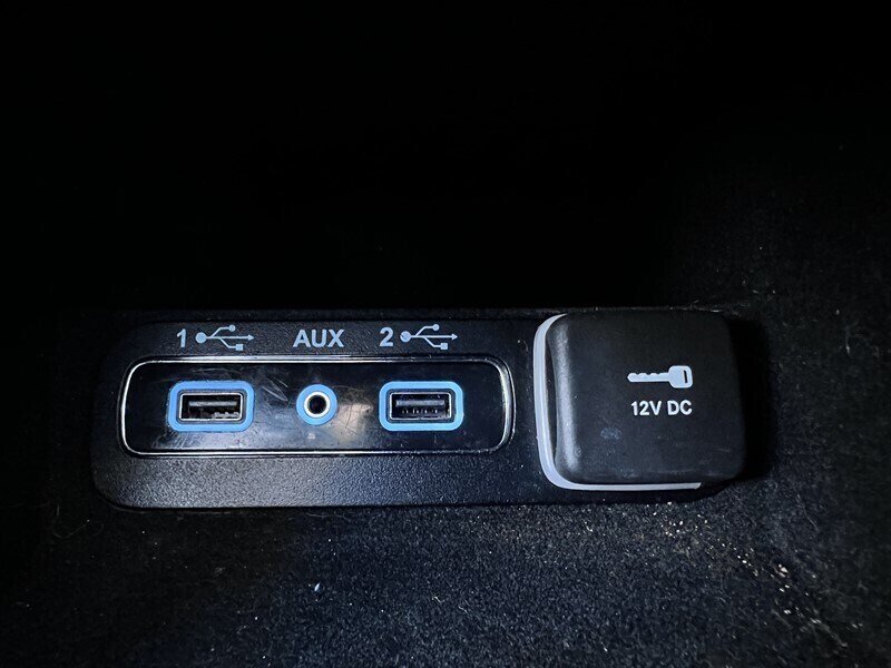 2021 Jeep Grand Cherokee Limited 3.6L V6 295hp, 4X4, Leather interior, Cooling and Heated Seats, Heated Steering Wheel, Panoramic Moonroof, Power tailgate, Backup Camera, Roof Rails, Premium Wheels, Navigation. - Photo 30 - Milwaukie, OR 97267