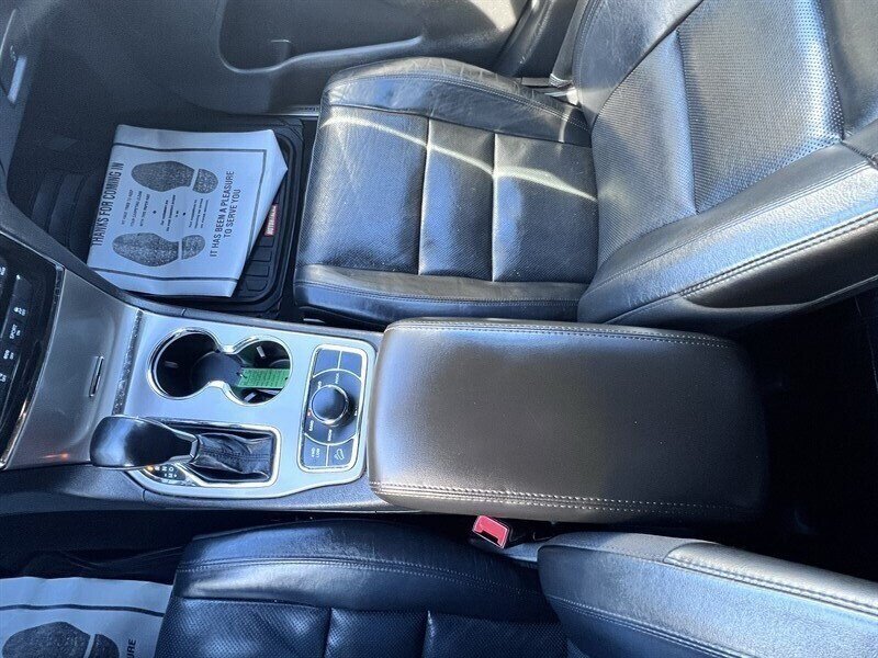 2021 Jeep Grand Cherokee Limited 3.6L V6 295hp, 4X4, Leather interior, Cooling and Heated Seats, Heated Steering Wheel, Panoramic Moonroof, Power tailgate, Backup Camera, Roof Rails, Premium Wheels, Navigation. - Photo 35 - Milwaukie, OR 97267