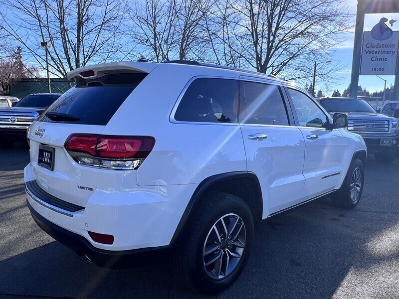 2021 Jeep Grand Cherokee Limited 3.6L V6 295hp, 4X4, Leather interior, Cooling and Heated Seats, Heated Steering Wheel, Panoramic Moonroof, Power tailgate, Backup Camera, Roof Rails, Premium Wheels, Navigation. - Photo 5 - Milwaukie, OR 97267