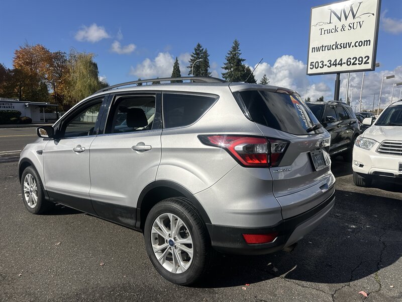 2017 Ford Escape SE EcoBoost 1.5L Turbo I4 179hp 177ft, Technology package, Backup Camera, New brakes, New Tires, No accidents, Clean car. - Photo 3 - Milwaukie, OR 97267