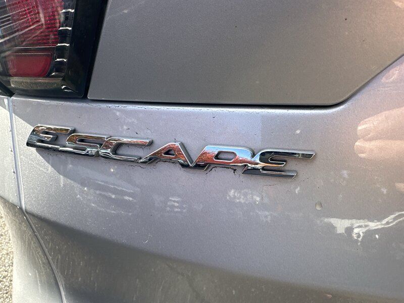 2017 Ford Escape SE EcoBoost 1.5L Turbo I4 179hp 177ft, Technology package, Backup Camera, New brakes, New Tires, No accidents, Clean car. - Photo 24 - Milwaukie, OR 97267