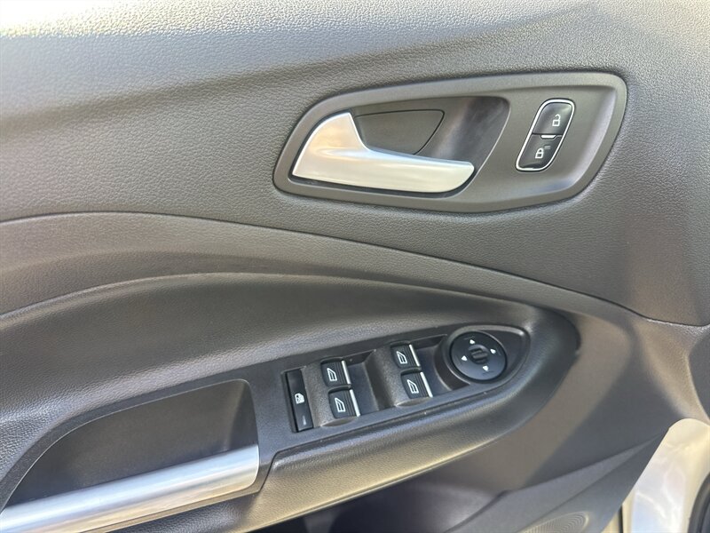 2017 Ford Escape SE EcoBoost 1.5L Turbo I4 179hp 177ft, Technology package, Backup Camera, New brakes, New Tires, No accidents, Clean car. - Photo 15 - Milwaukie, OR 97267