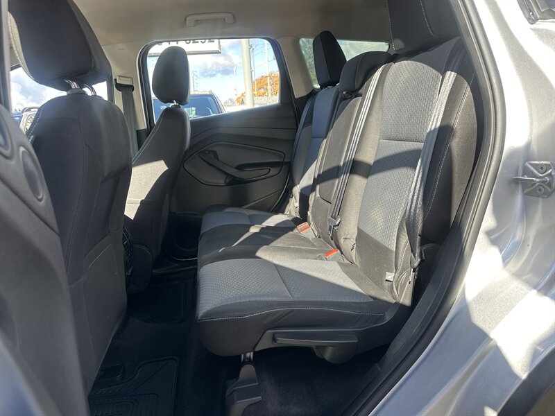 2017 Ford Escape SE EcoBoost 1.5L Turbo I4 179hp 177ft, Technology package, Backup Camera, New brakes, New Tires, No accidents, Clean car. - Photo 9 - Milwaukie, OR 97267