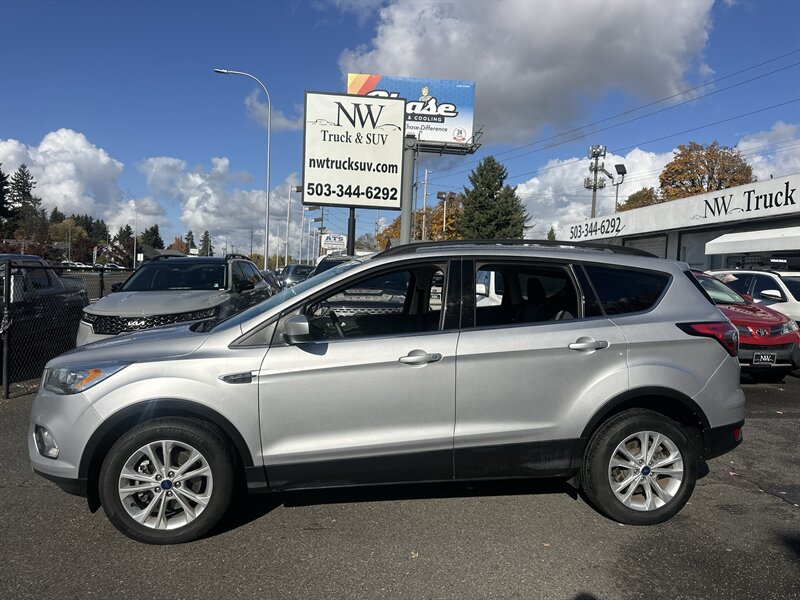 2017 Ford Escape SE EcoBoost 1.5L Turbo I4 179hp 177ft, Technology package, Backup Camera, New brakes, New Tires, No accidents, Clean car. - Photo 2 - Milwaukie, OR 97267