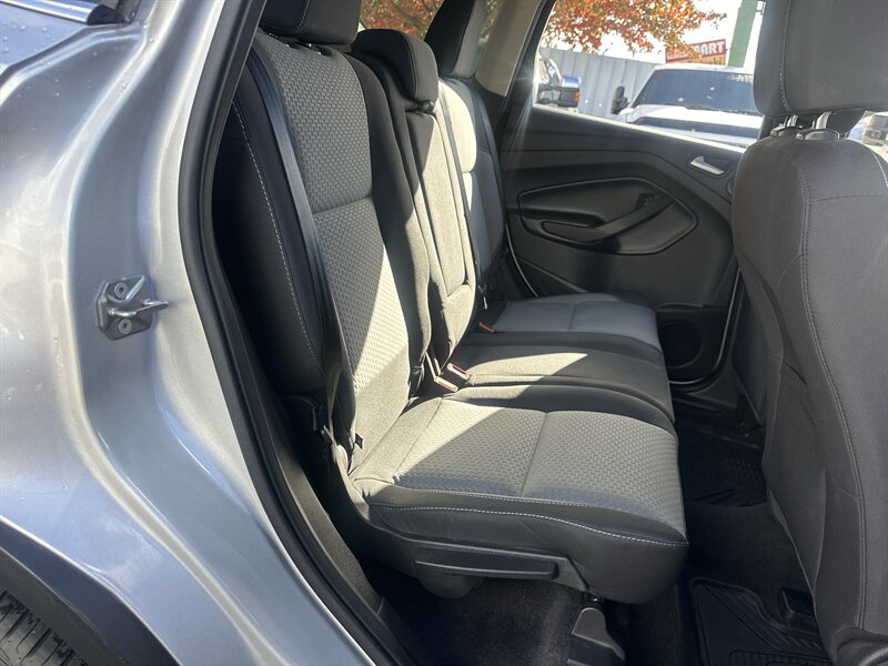 2017 Ford Escape SE EcoBoost 1.5L Turbo I4 179hp 177ft, Technology package, Backup Camera, New brakes, New Tires, No accidents, Clean car. - Photo 11 - Milwaukie, OR 97267