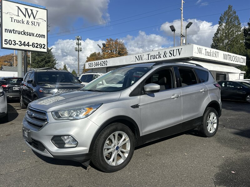 2017 Ford Escape SE EcoBoost 1.5L Turbo I4 179hp 177ft, Technology package, Backup Camera, New brakes, New Tires, No accidents, Clean car. - Photo 1 - Milwaukie, OR 97267