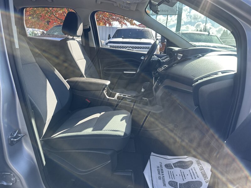 2017 Ford Escape SE EcoBoost 1.5L Turbo I4 179hp 177ft, Technology package, Backup Camera, New brakes, New Tires, No accidents, Clean car. - Photo 12 - Milwaukie, OR 97267