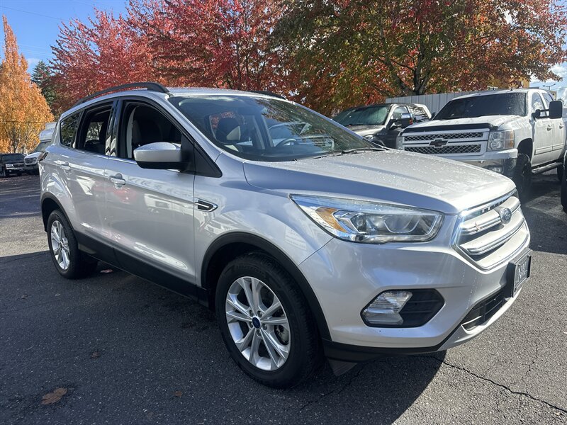 2017 Ford Escape SE EcoBoost 1.5L Turbo I4 179hp 177ft, Technology package, Backup Camera, New brakes, New Tires, No accidents, Clean car. - Photo 6 - Milwaukie, OR 97267