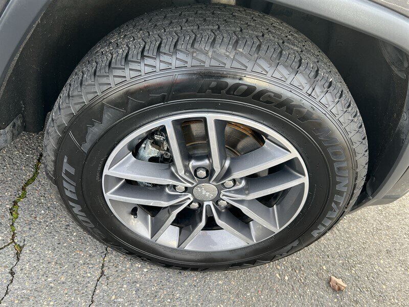 2017 Jeep Grand Cherokee Limited Pentastar 3.6L V6 295hp 260ft. lbs, 4X4, Leather Interior, Heated Front&Rear Seats, Heated Steering wheel, Power Sunroof, Parking Sensors, Power Liftgate, Backup Camera, Pwr 8-Way Seat with memory. - Photo 38 - Milwaukie, OR 97267