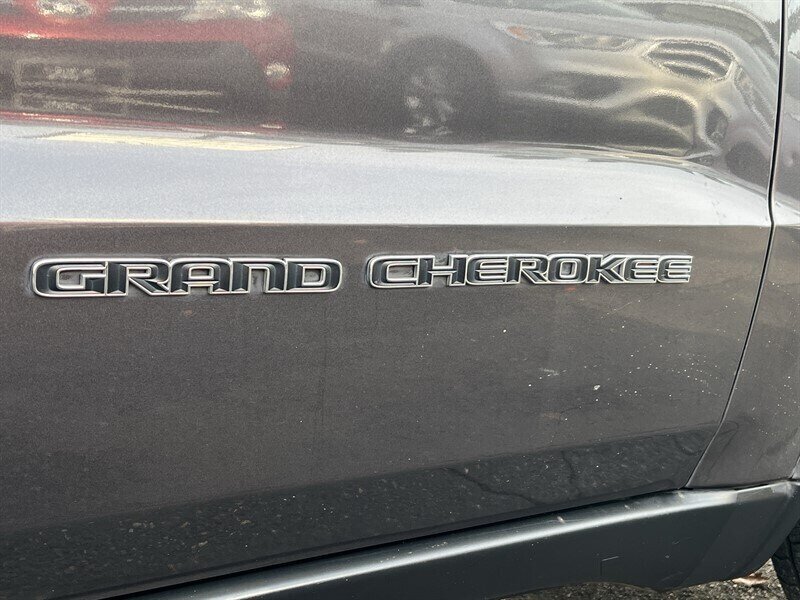 2017 Jeep Grand Cherokee Limited Pentastar 3.6L V6 295hp 260ft. lbs, 4X4, Leather Interior, Heated Front&Rear Seats, Heated Steering wheel, Power Sunroof, Parking Sensors, Power Liftgate, Backup Camera, Pwr 8-Way Seat with memory. - Photo 35 - Milwaukie, OR 97267