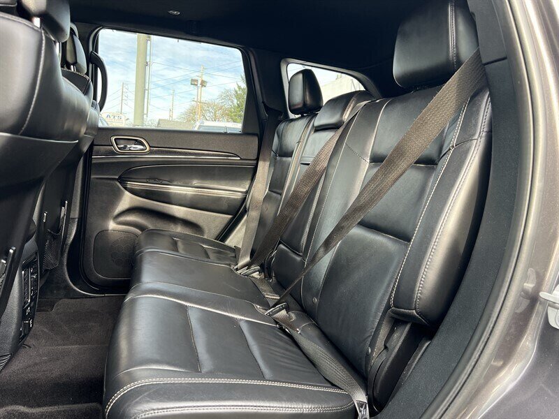 2017 Jeep Grand Cherokee Limited Pentastar 3.6L V6 295hp 260ft. lbs, 4X4, Leather Interior, Heated Front&Rear Seats, Heated Steering wheel, Power Sunroof, Parking Sensors, Power Liftgate, Backup Camera, Pwr 8-Way Seat with memory. - Photo 15 - Milwaukie, OR 97267