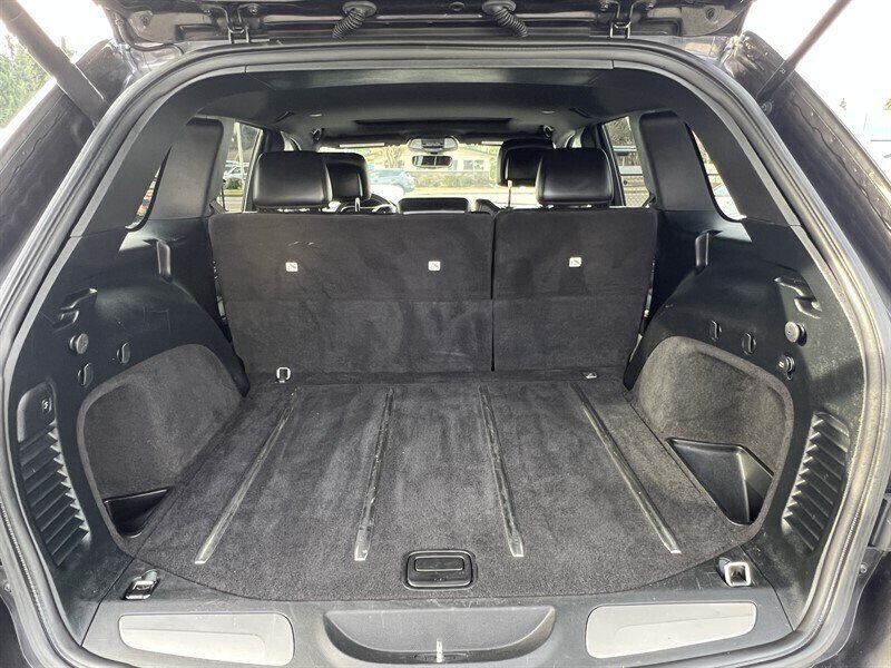 2017 Jeep Grand Cherokee Limited Pentastar 3.6L V6 295hp 260ft. lbs, 4X4, Leather Interior, Heated Front&Rear Seats, Heated Steering wheel, Power Sunroof, Parking Sensors, Power Liftgate, Backup Camera, Pwr 8-Way Seat with memory. - Photo 12 - Milwaukie, OR 97267