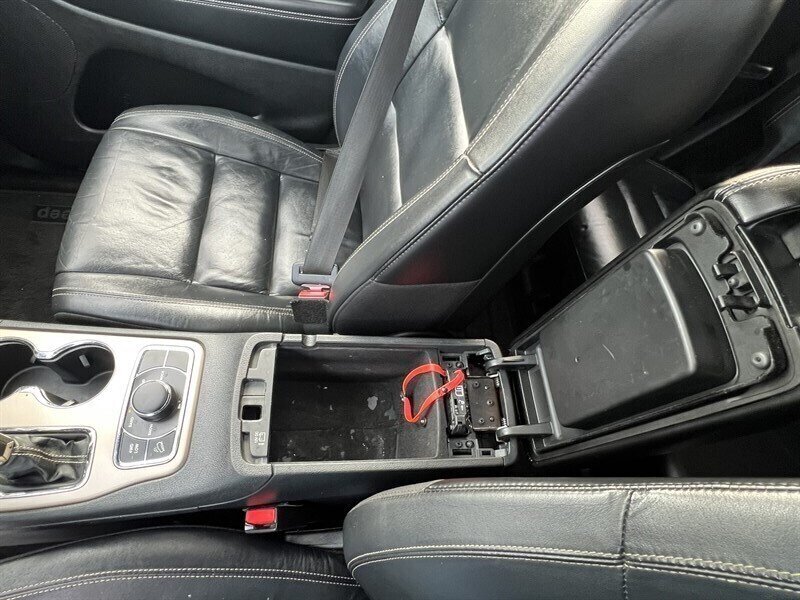 2017 Jeep Grand Cherokee Limited Pentastar 3.6L V6 295hp 260ft. lbs, 4X4, Leather Interior, Heated Front&Rear Seats, Heated Steering wheel, Power Sunroof, Parking Sensors, Power Liftgate, Backup Camera, Pwr 8-Way Seat with memory. - Photo 28 - Milwaukie, OR 97267