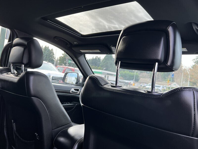 2017 Jeep Grand Cherokee Limited Pentastar 3.6L V6 295hp 260ft. lbs, 4X4, Leather Interior, Heated Front&Rear Seats, Heated Steering wheel, Power Sunroof, Parking Sensors, Power Liftgate, Backup Camera, Pwr 8-Way Seat with memory. - Photo 18 - Milwaukie, OR 97267