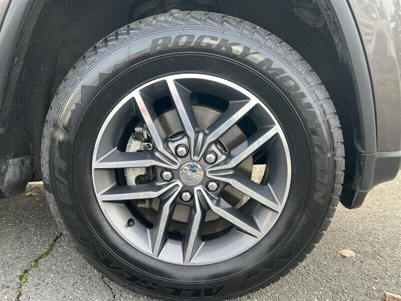 2017 Jeep Grand Cherokee Limited Pentastar 3.6L V6 295hp 260ft. lbs, 4X4, Leather Interior, Heated Front&Rear Seats, Heated Steering wheel, Power Sunroof, Parking Sensors, Power Liftgate, Backup Camera, Pwr 8-Way Seat with memory. - Photo 39 - Milwaukie, OR 97267