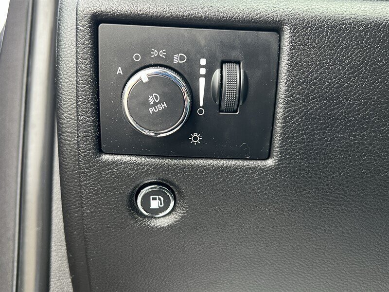 2017 Jeep Grand Cherokee Limited Pentastar 3.6L V6 295hp 260ft. lbs, 4X4, Leather Interior, Heated Front&Rear Seats, Heated Steering wheel, Power Sunroof, Parking Sensors, Power Liftgate, Backup Camera, Pwr 8-Way Seat with memory. - Photo 27 - Milwaukie, OR 97267