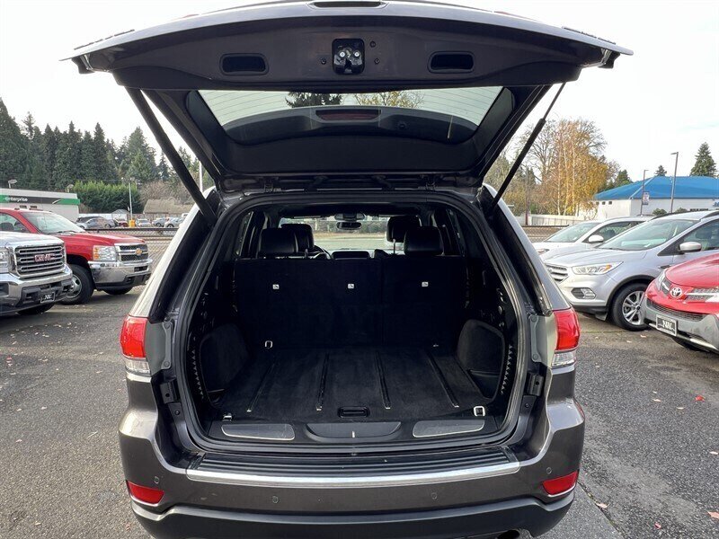 2017 Jeep Grand Cherokee Limited Pentastar 3.6L V6 295hp 260ft. lbs, 4X4, Leather Interior, Heated Front&Rear Seats, Heated Steering wheel, Power Sunroof, Parking Sensors, Power Liftgate, Backup Camera, Pwr 8-Way Seat with memory. - Photo 13 - Milwaukie, OR 97267